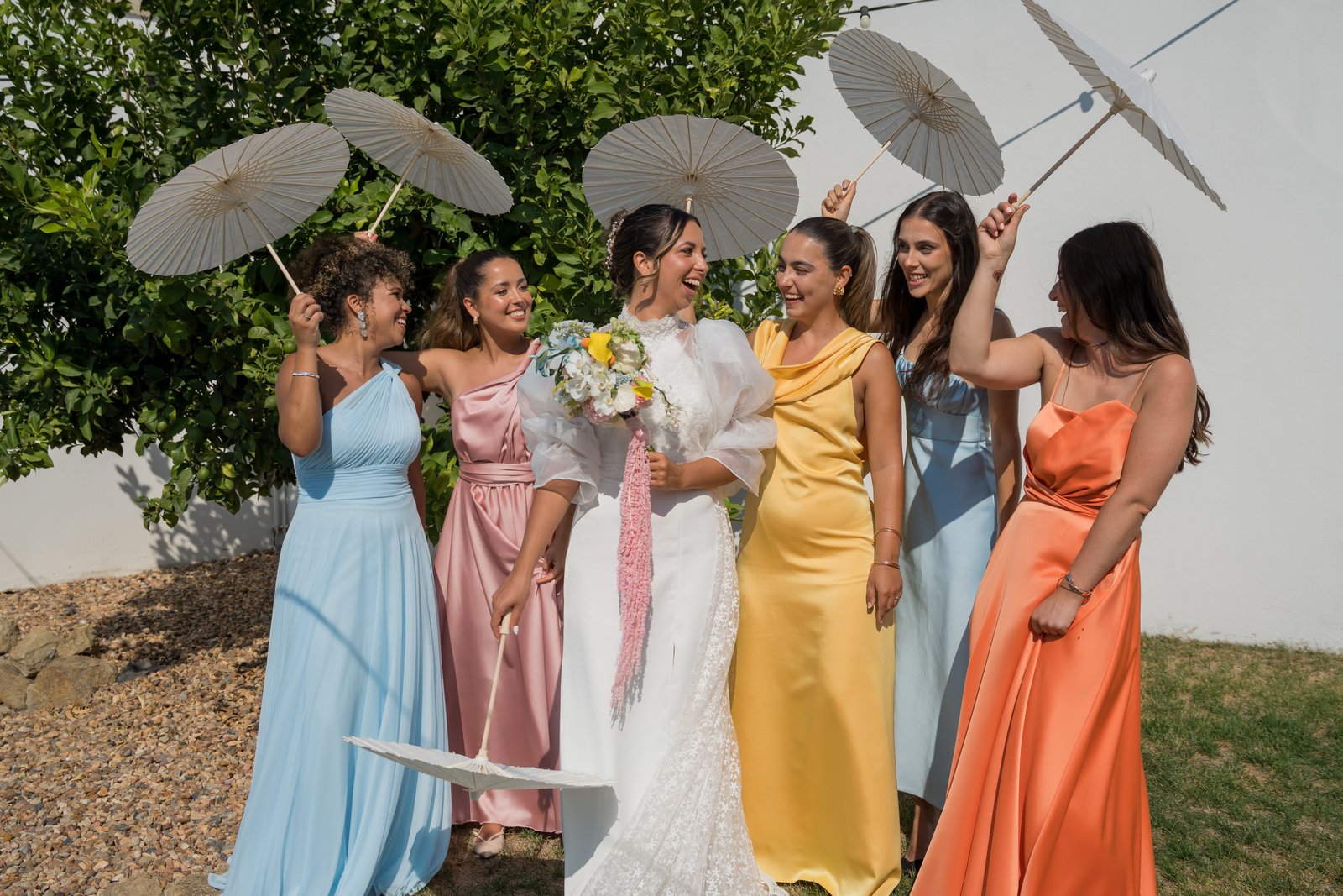 Bridesmaids with parasols in the gardens at Quinta do Boiro, Alenquer