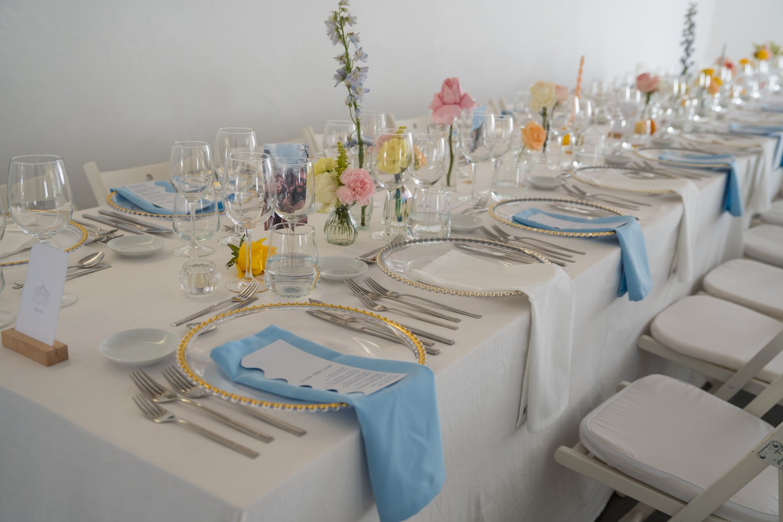 A long wedding table dressed with garden flowers at Quinta do Boiro